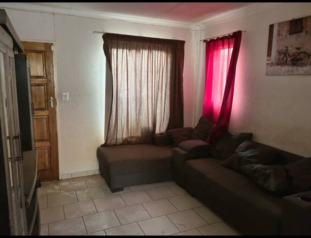 3 BEDROOM HOUSE FOR SALE IN STRETFORD